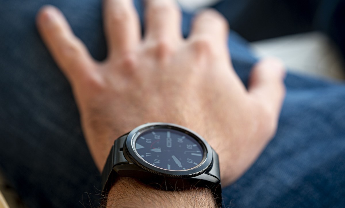 مواصفات الساعه الذكيه Samsung Galaxy Watch3 Titanium