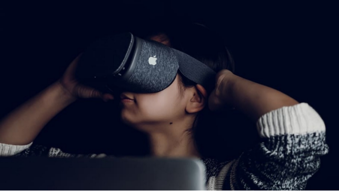نظارات الواقع الافتراضي من Apple
